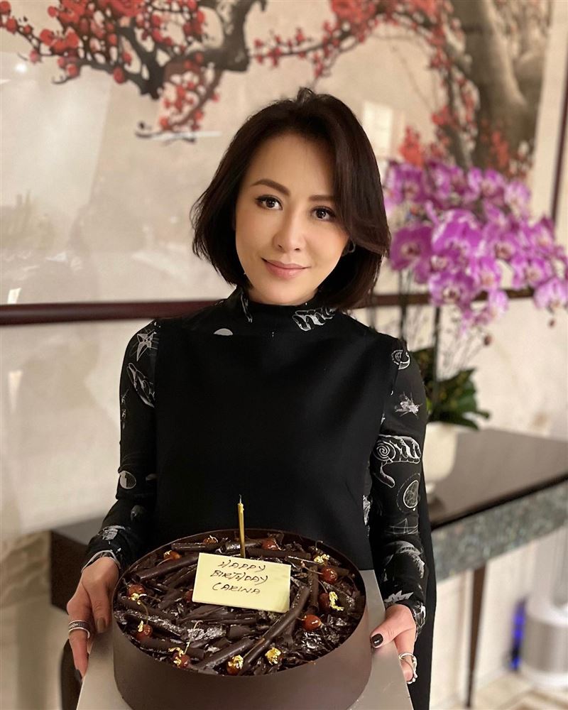 劉嘉玲57歲生日太凍齡！千萬寶格麗曬惹火深V事業線　網驚：不敢相信