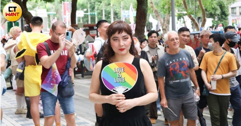 何超儀首次參加台灣同志遊行　力挺LGBTQ同框9位猛男KOL