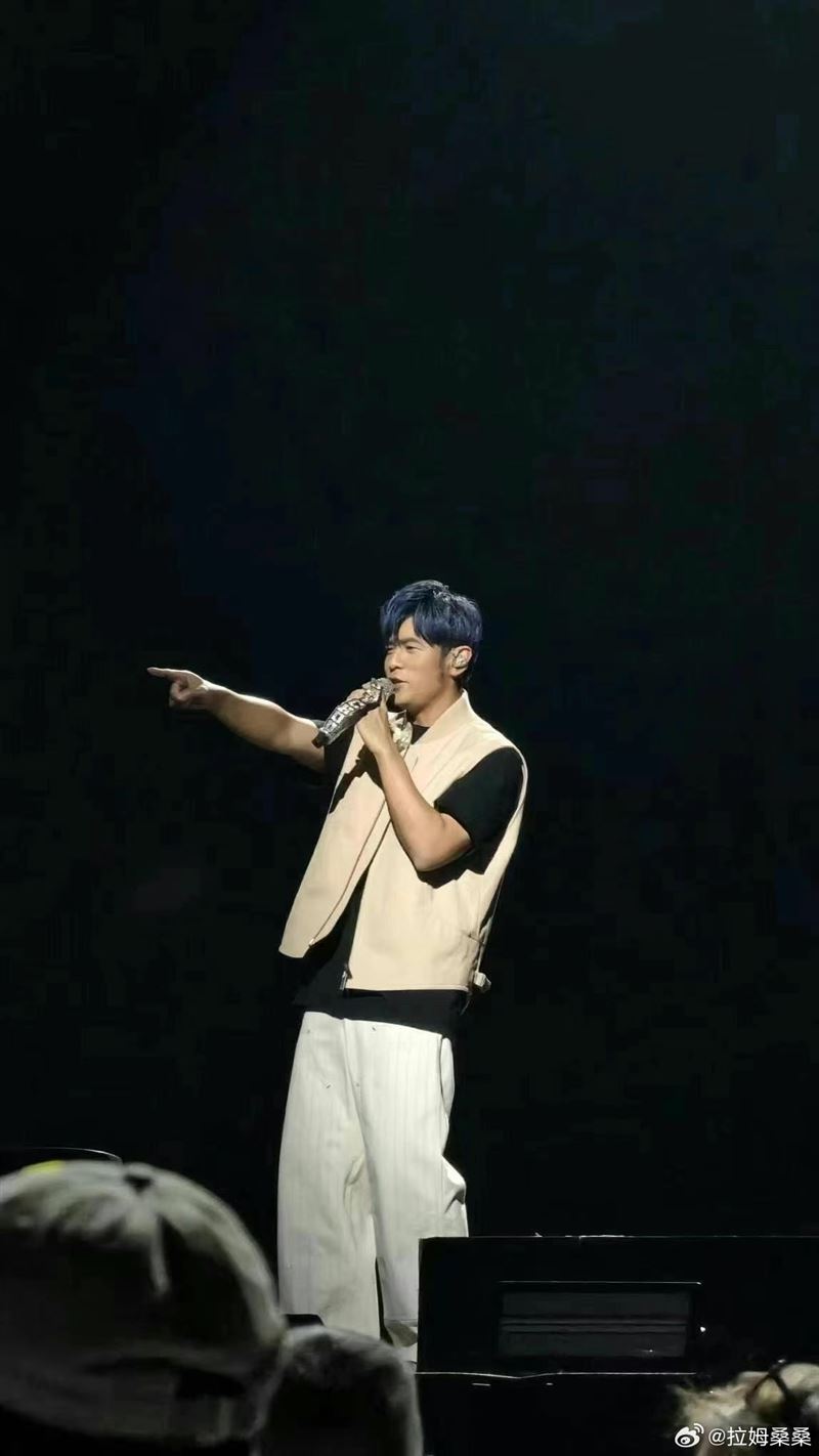 粉絲演唱會點「蔡依林經典曲目」！周杰倫真實反應曝光　尷尬秒吐1句