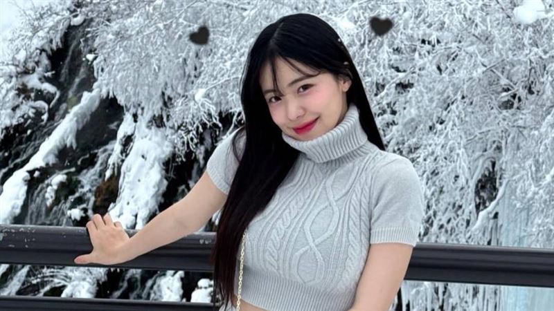 李多慧雪地大解放！放送「性感黑絲襪」火辣畫面　網嗨：美女沒有冬天